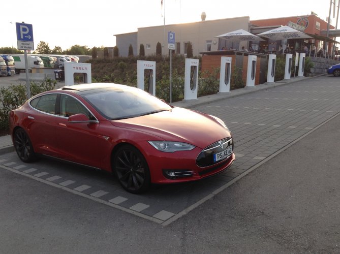 Tesla Model S P85+