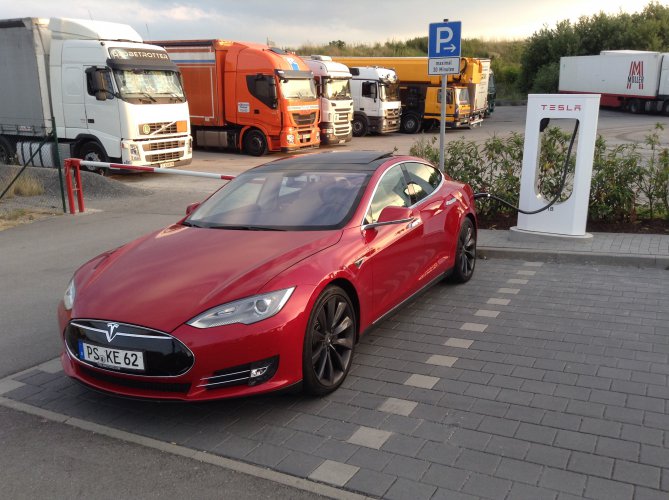 Tesla Model S P85+