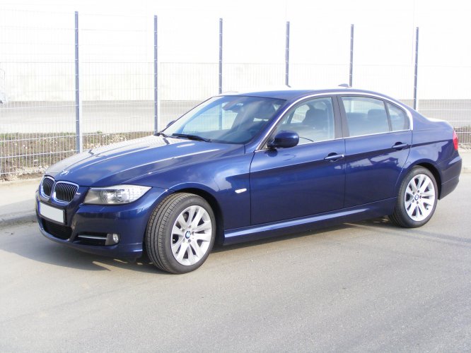 320d lci Tiefseeblau - Serie