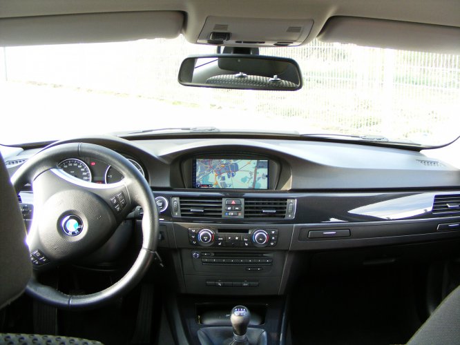 320d lci Tiefseeblau - Serie
