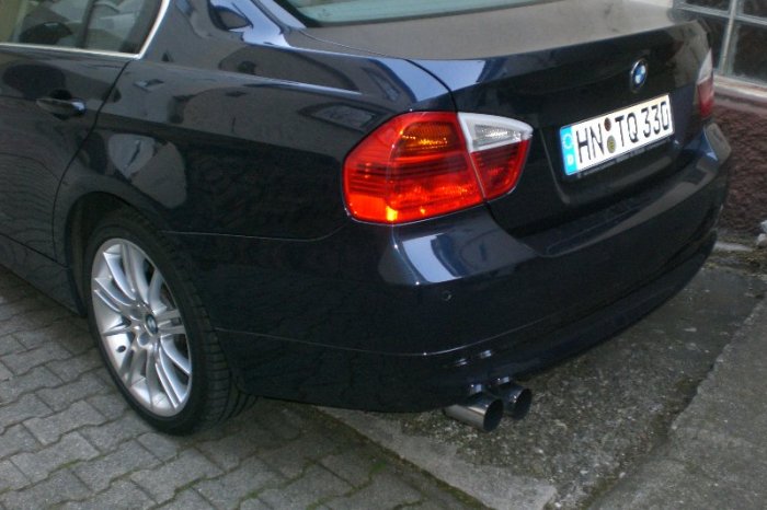 Heckansicht mit Performance Auspuff