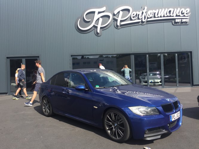 BMW 325i E90 Le Mans Blue Performance