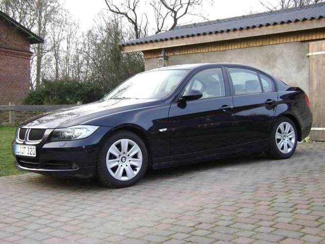 März 2009 Mein BMW gerade bekommen und angemeldet *g