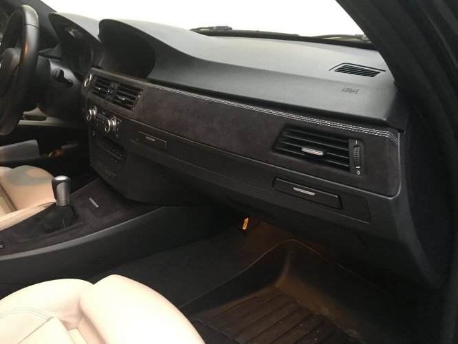 Alcantara Interieurleisten mit Kontrastnaht silber
