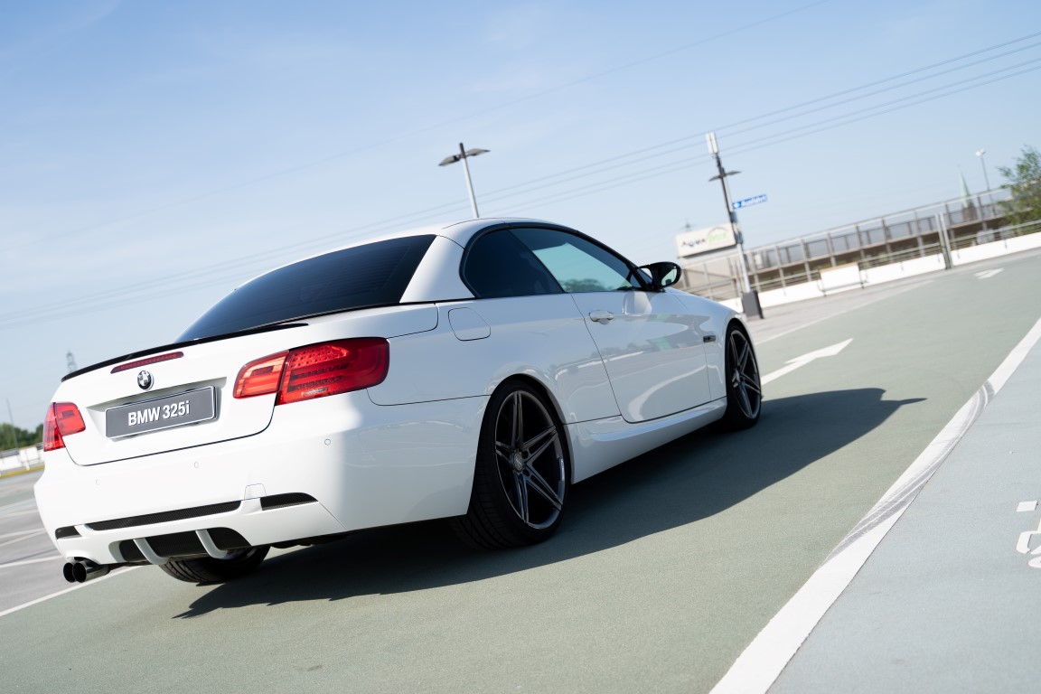 E93 325i