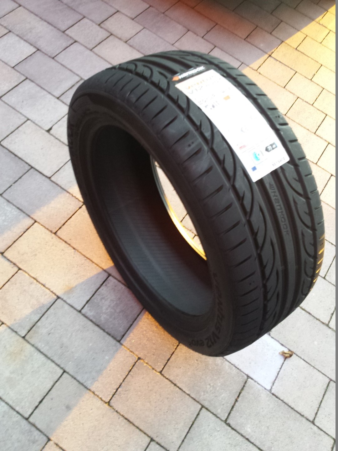 Neue Reifen Hankook V12 Evo2 225_45_17