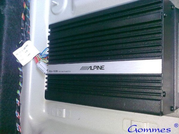Alpine HiFi System Verstärker