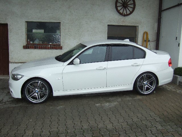 Bilder BMW 330d Limousine LCI mit Performance 313 in 19 Zoll