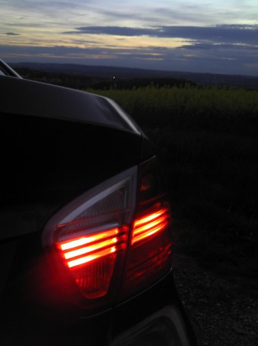 320i