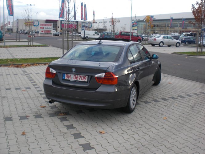 E90 318 i von hinten