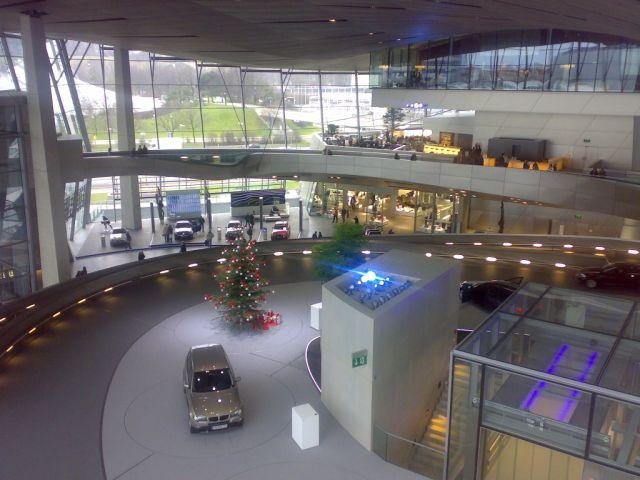 BMW-Welt  -   FahrzeugaufzÃ¼ge