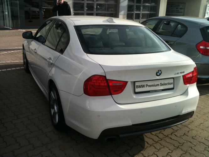 320i rear 2