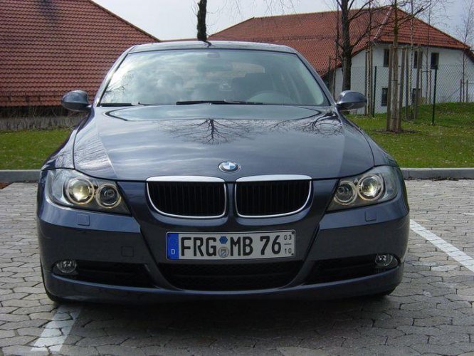 320i