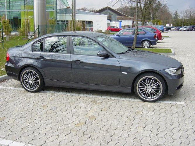 320i