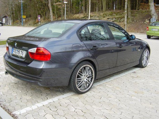 320i