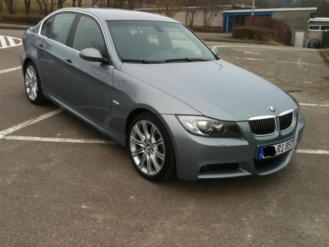 mein 330 d kennzeichen gedeckt.JPG