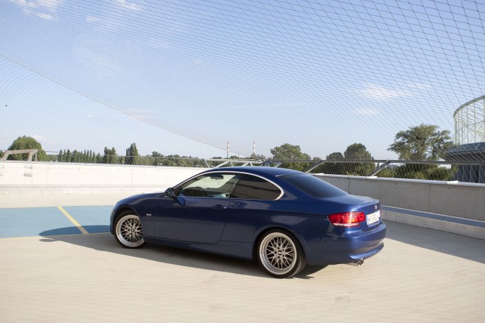 BMW_E92_330i_13.jpg