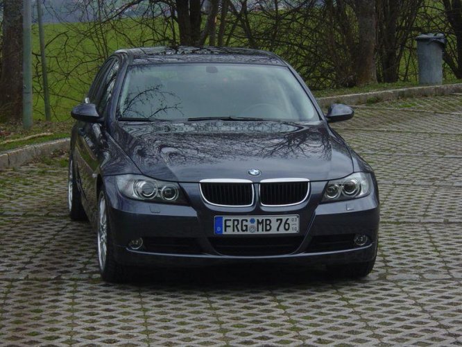 320i