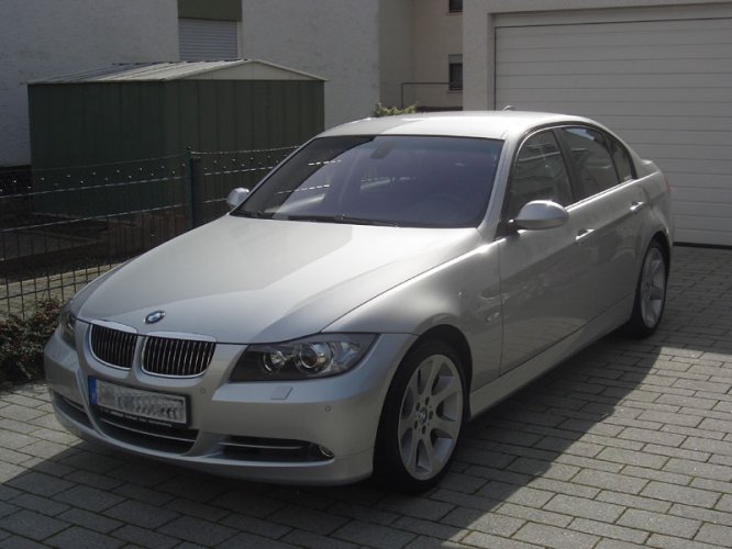 225i