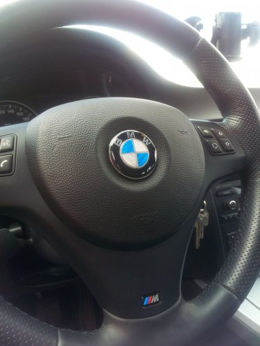 Carbon Emblem neu Lenkrad.jpg