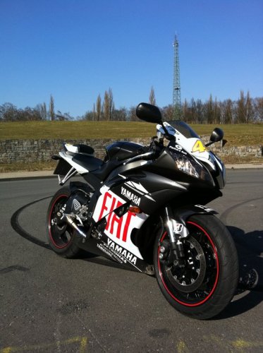 2. Motorrad (Yamaha R6 RJ15 limited Rossi)