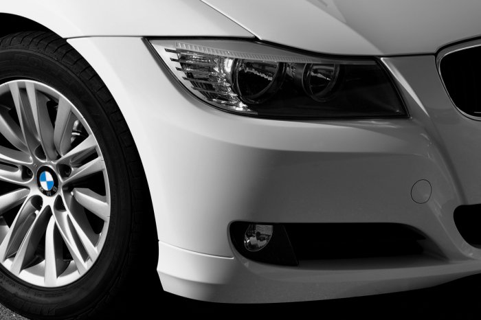 E90 LCI white close-up