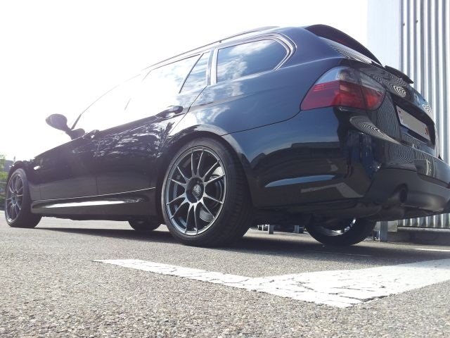 BMW_335i_hintenschräg.jpg
