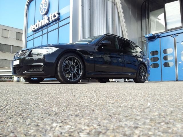 BMW_335i_Vorderansichtschräg.jpg