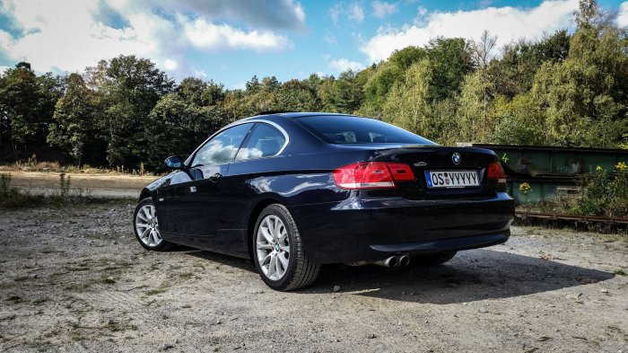 BMW 330i Coupe monacoblau metallic