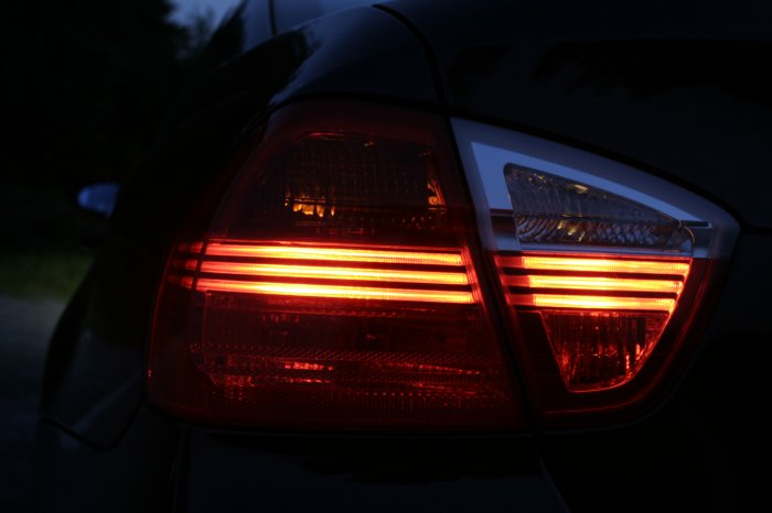 320i
