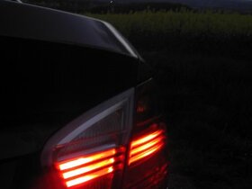 320i