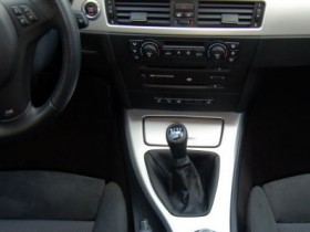 330i in Le-Mans-Blau Cockpit