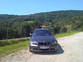 BMW E90 330i