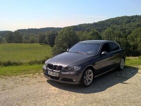 BMW E90 330i