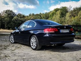 BMW 330i Coupe monacoblau metallic