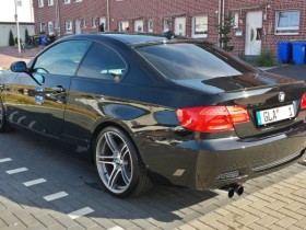 Black Sapphir E92 Coupe with BMW Performance Parts - rear end